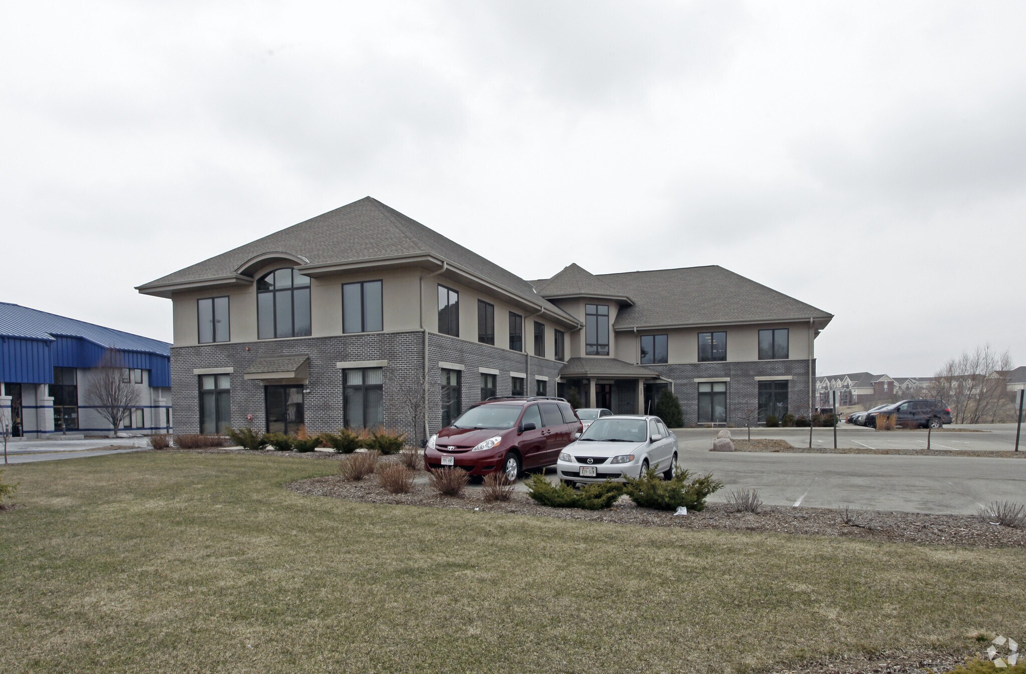 353 Forest Grove Dr, Pewaukee, WI for Rent