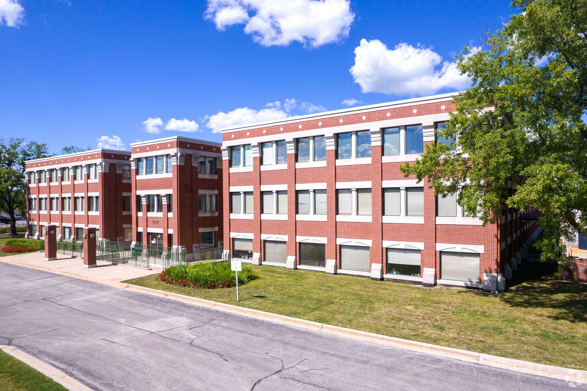 1717 Deerfield Rd, Deerfield, IL for Rent
