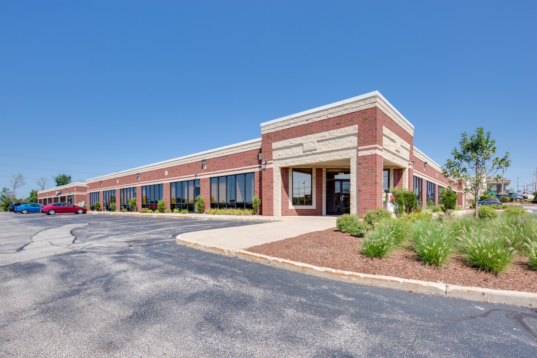 4670 Richmond Rd, Warrensville Heights, OH for Rent