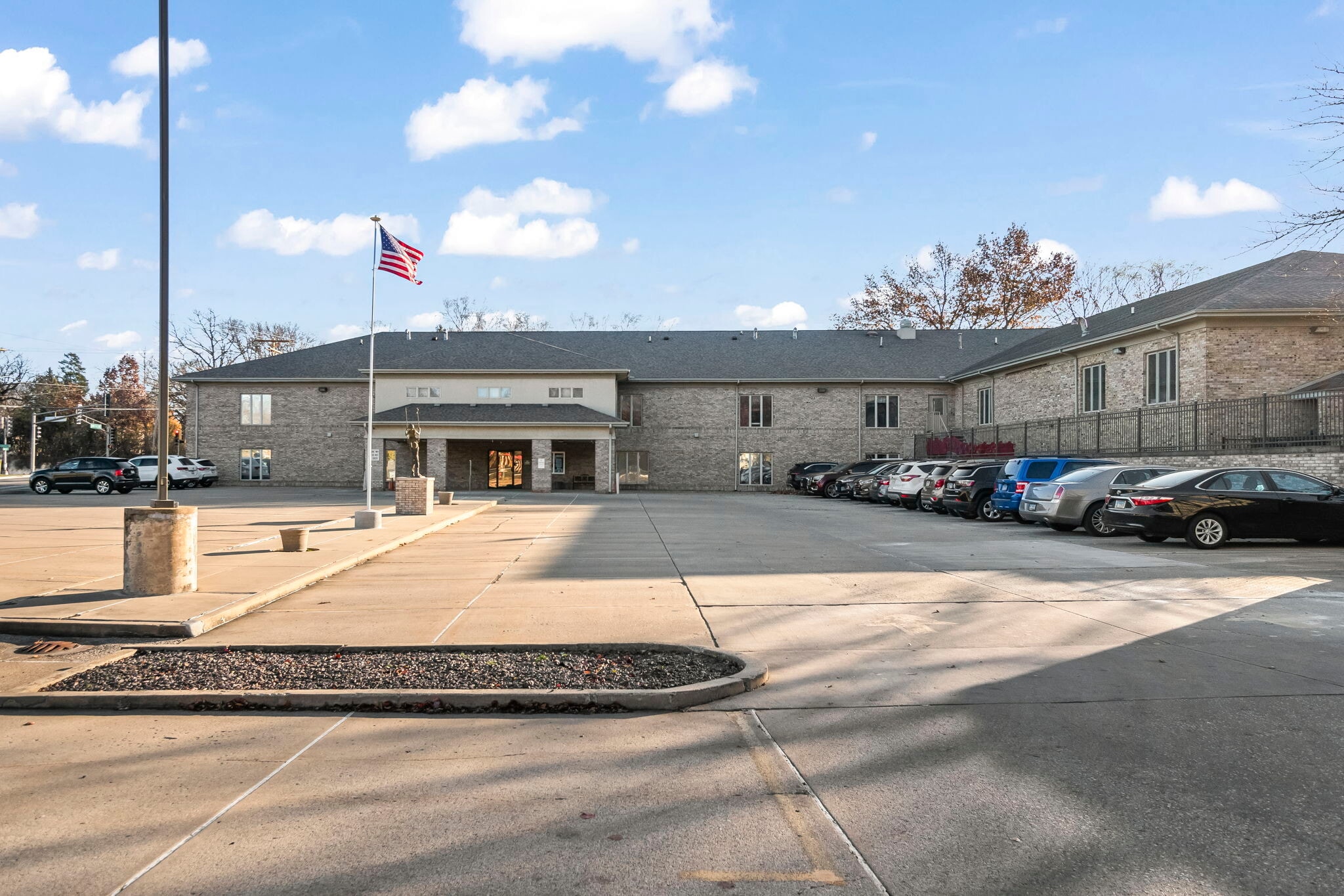 805 Chatham Rd, Springfield, IL for Sale