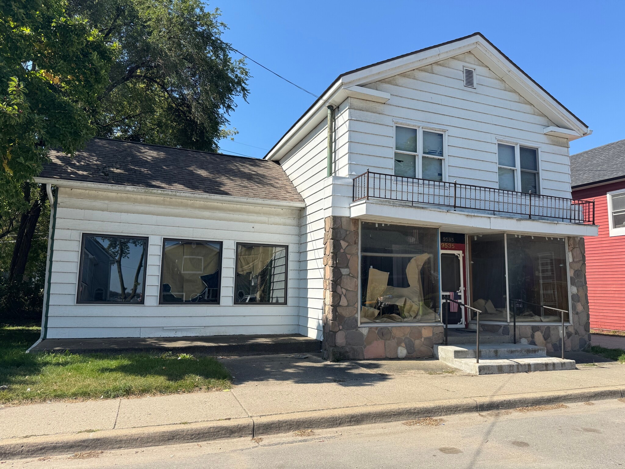9531 Main St, Whitmore Lake, MI for Sale