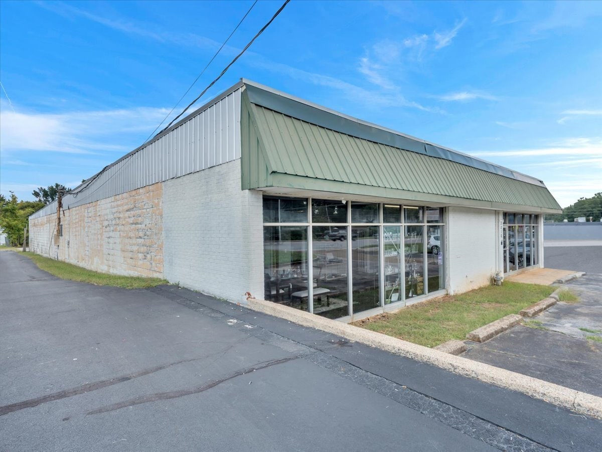 3010 University Dr NW, Huntsville, AL for Sale