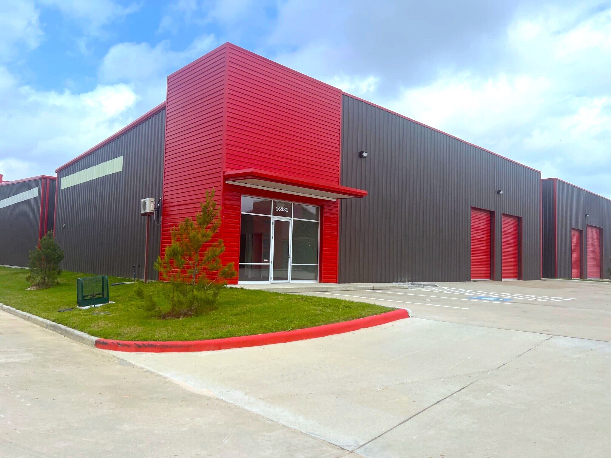 16293 North Fwy Houston, TX 77090 Industrial Property for Lease on