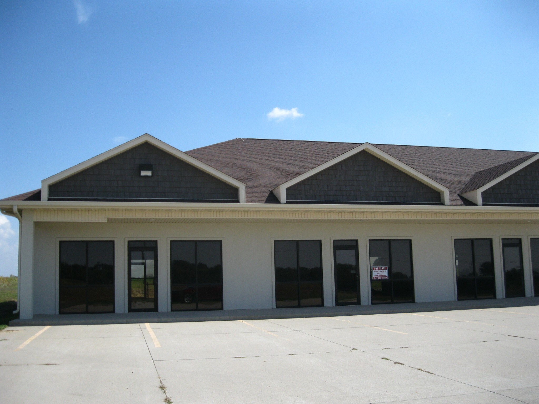 800-814 Iowa Speedway Dr, Newton, IA for Rent