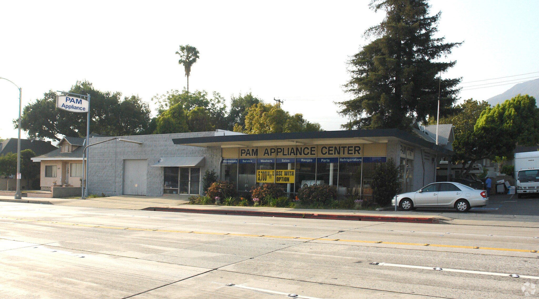 401405 W Foothill Blvd Monrovia, CA 91016 Retail Property for Sale on