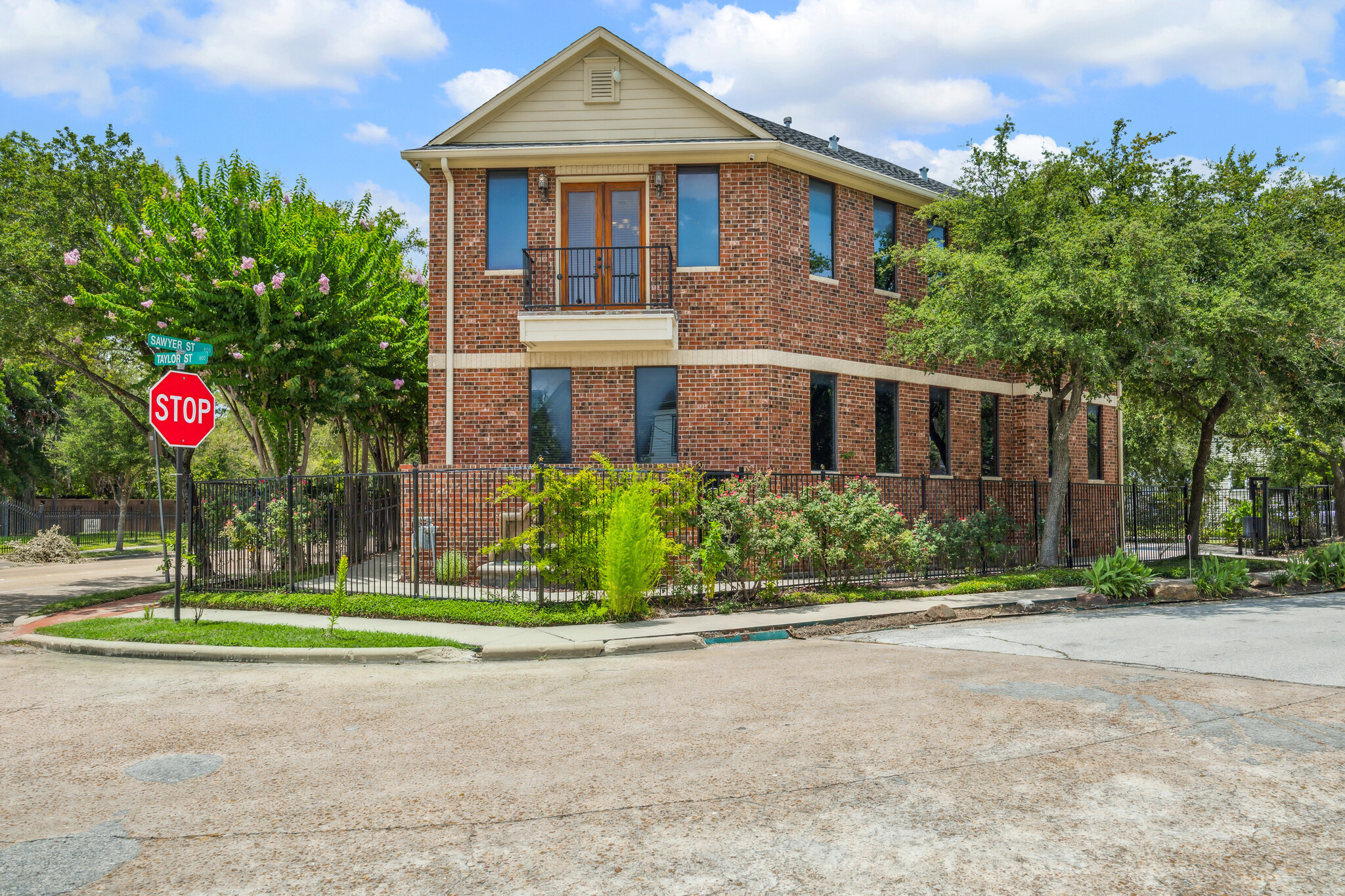 800 Sawyer St, Houston, TX for Sale