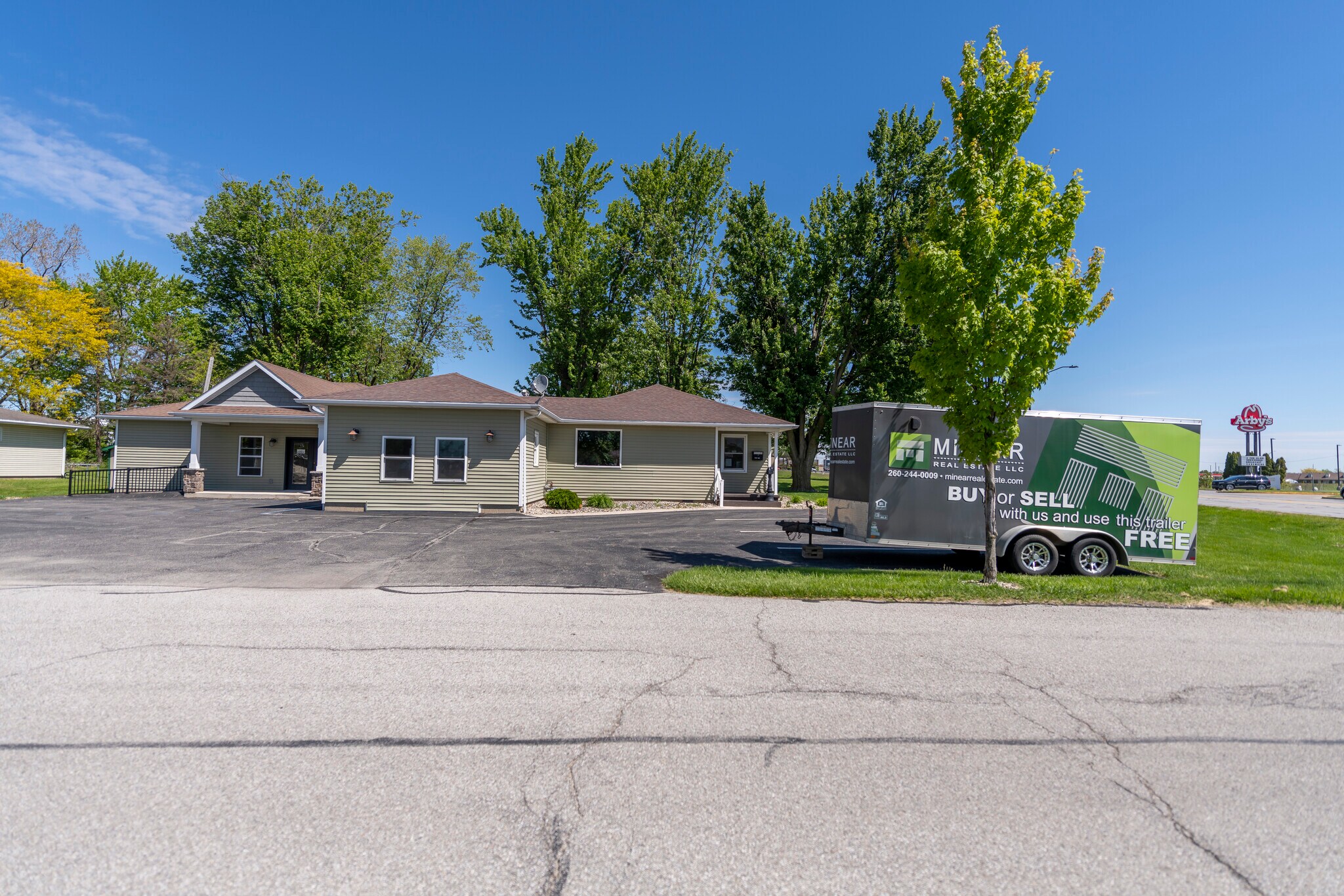 102 N Park Dr, Columbia City, IN for Sale