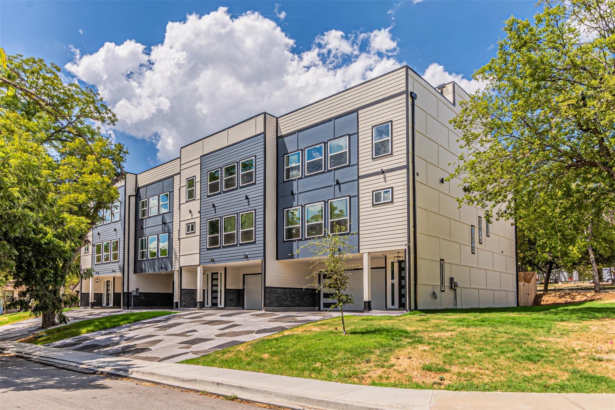 2376 Longhorn St, Dallas, TX for Sale