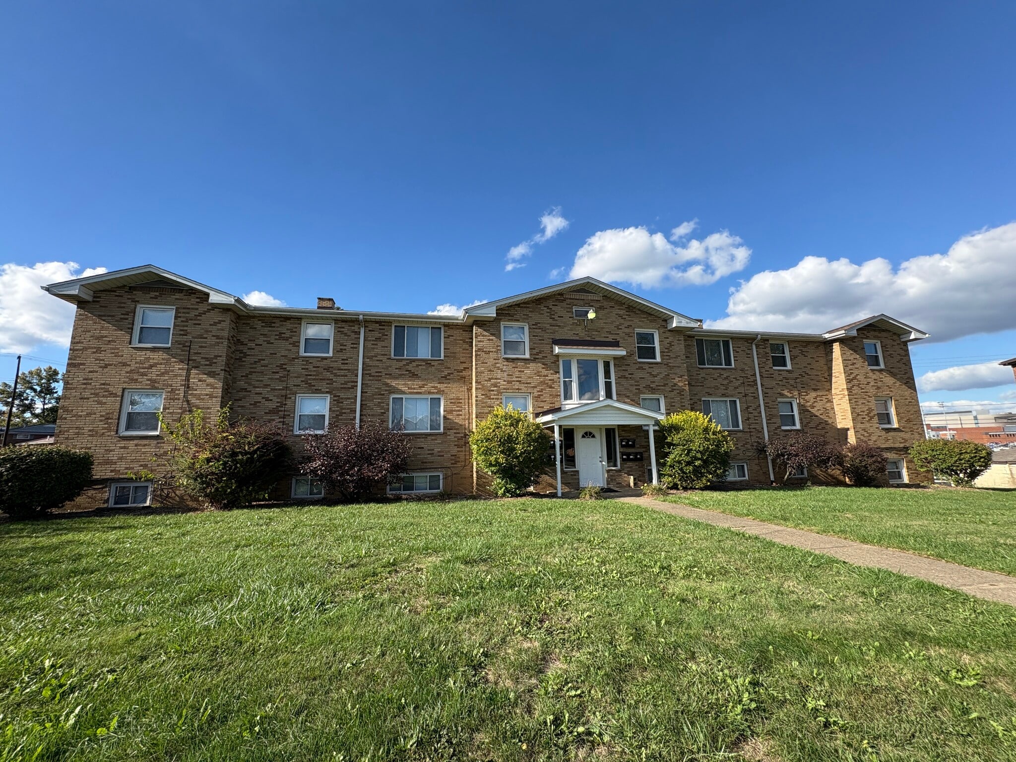 1469 Valentine Cir NW, Canton, OH for Sale