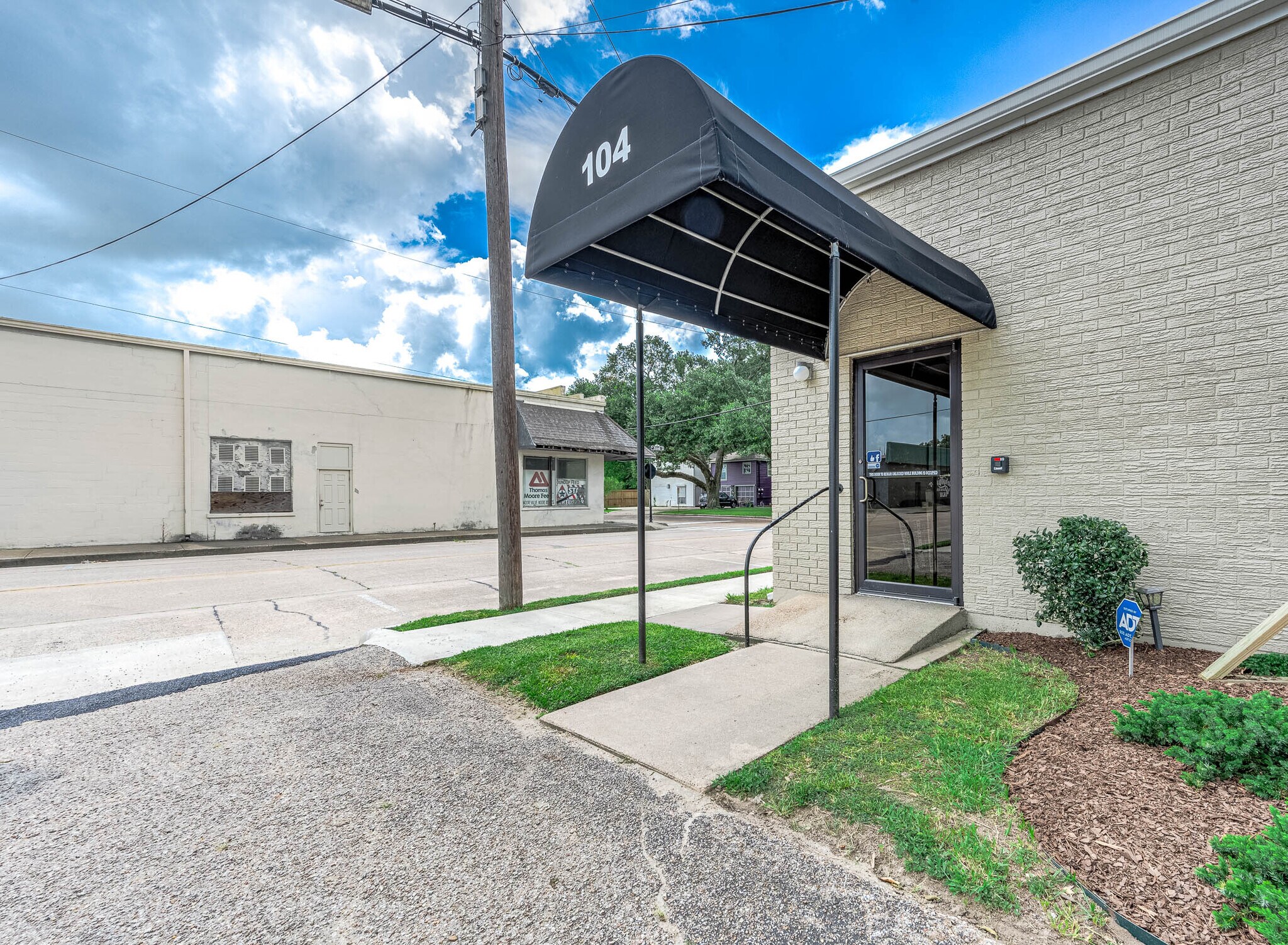 104 S Hood St, Alvin, TX for Rent