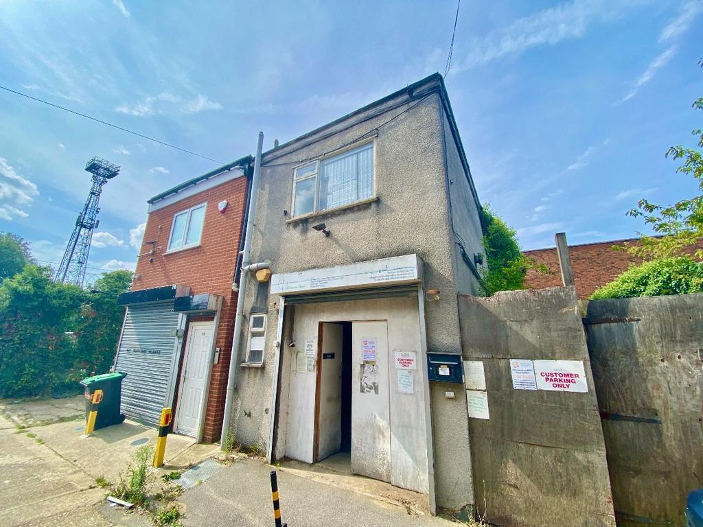 Front Ln, Upminster, LND for Sale
