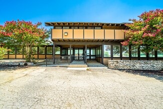 Kerrville, TX Storefront Retail/Office - 2125 Sidney Baker St