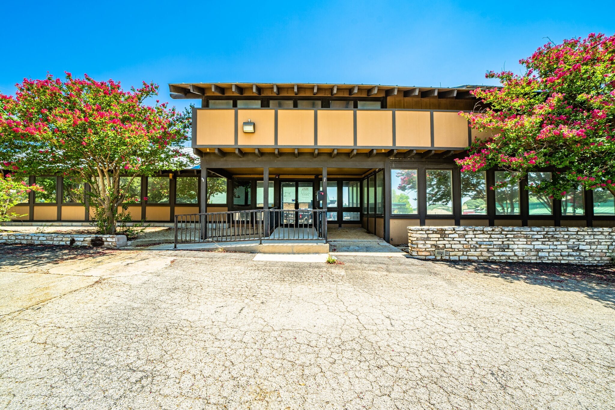 2125 Sidney Baker St, Kerrville, TX for Sale