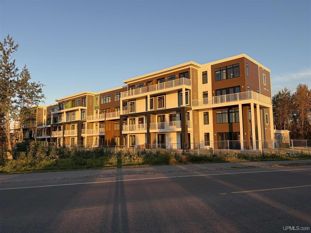 2401 Lakeshore Blvd, Marquette, MI for Sale