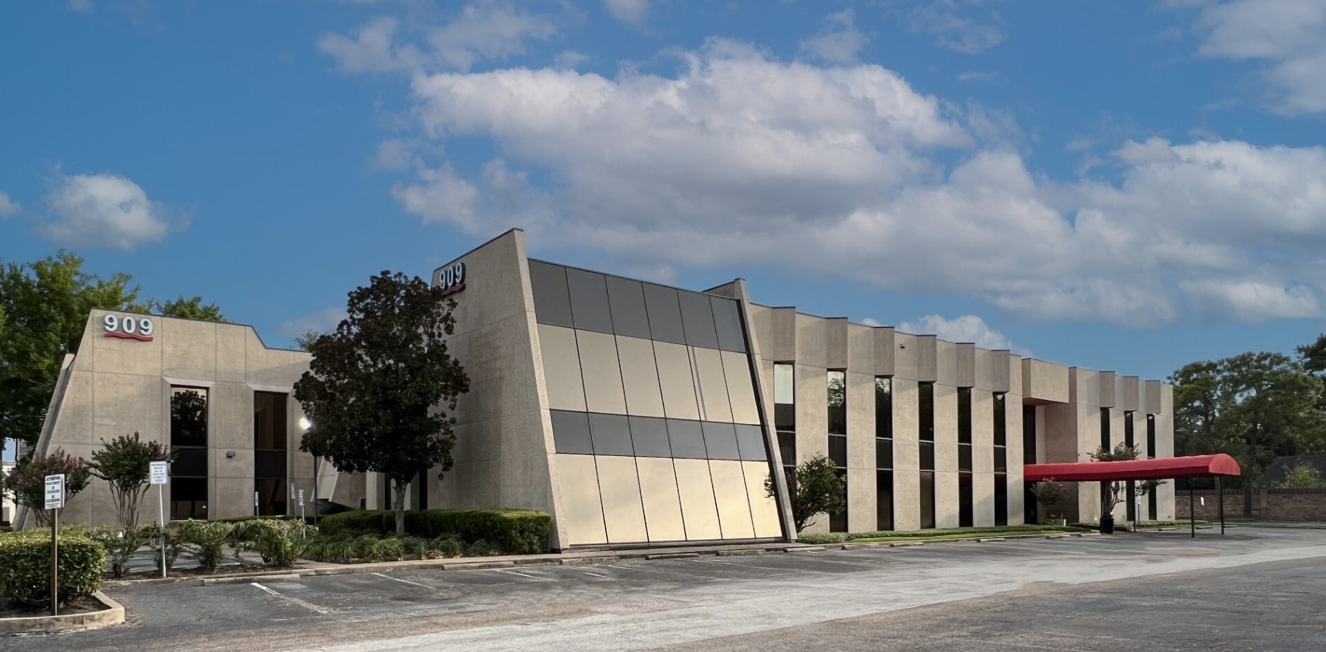 909 Dairy Ashford Rd, Houston, TX for Rent