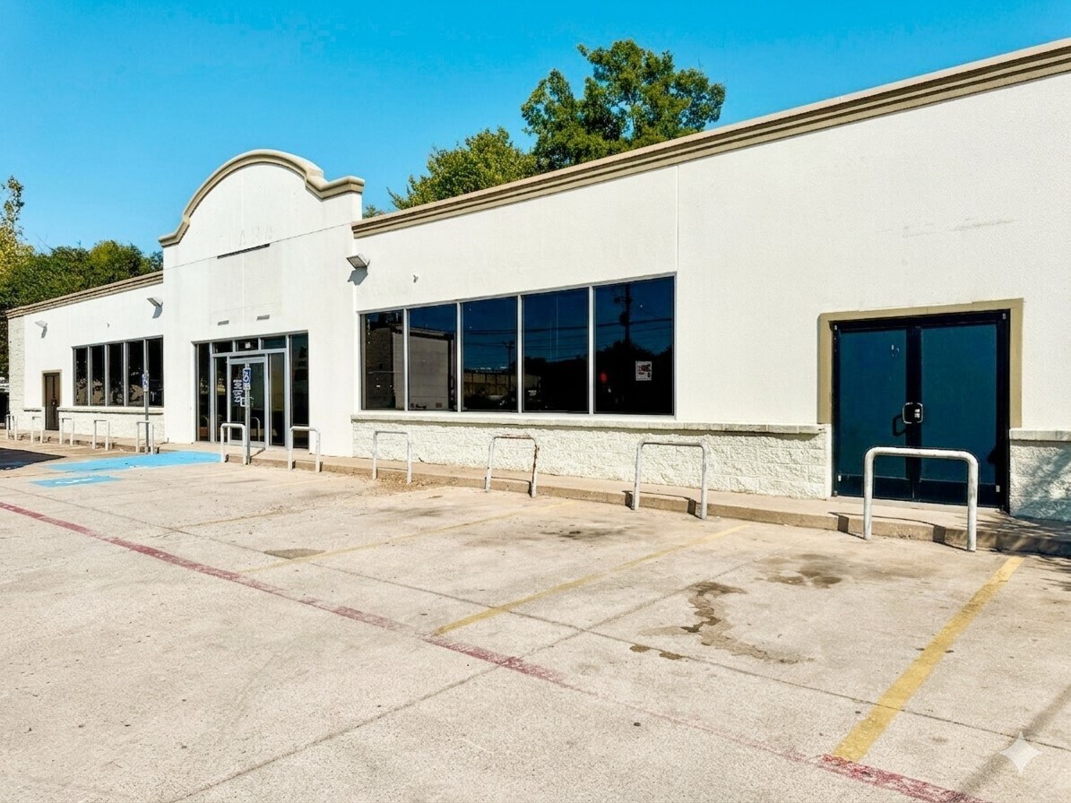 112 N Beach St, Fort Worth, TX for Rent