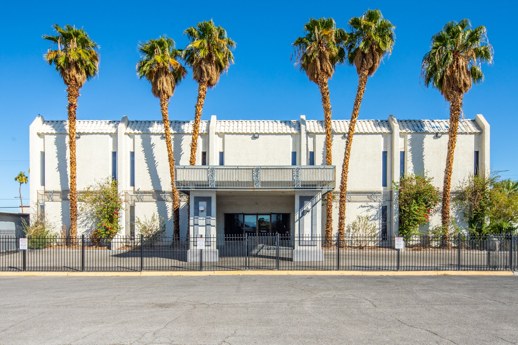 844 E Sahara Ave, Las Vegas, NV for Rent