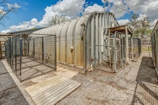 Albion, IN Veterinarian/Kennel - 1344 E 500 N