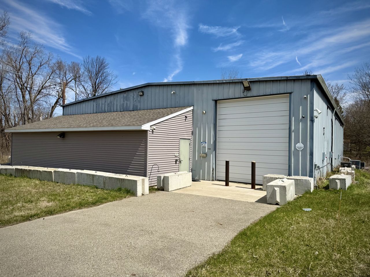 720 Terminal Rd, Lansing, MI for Sale