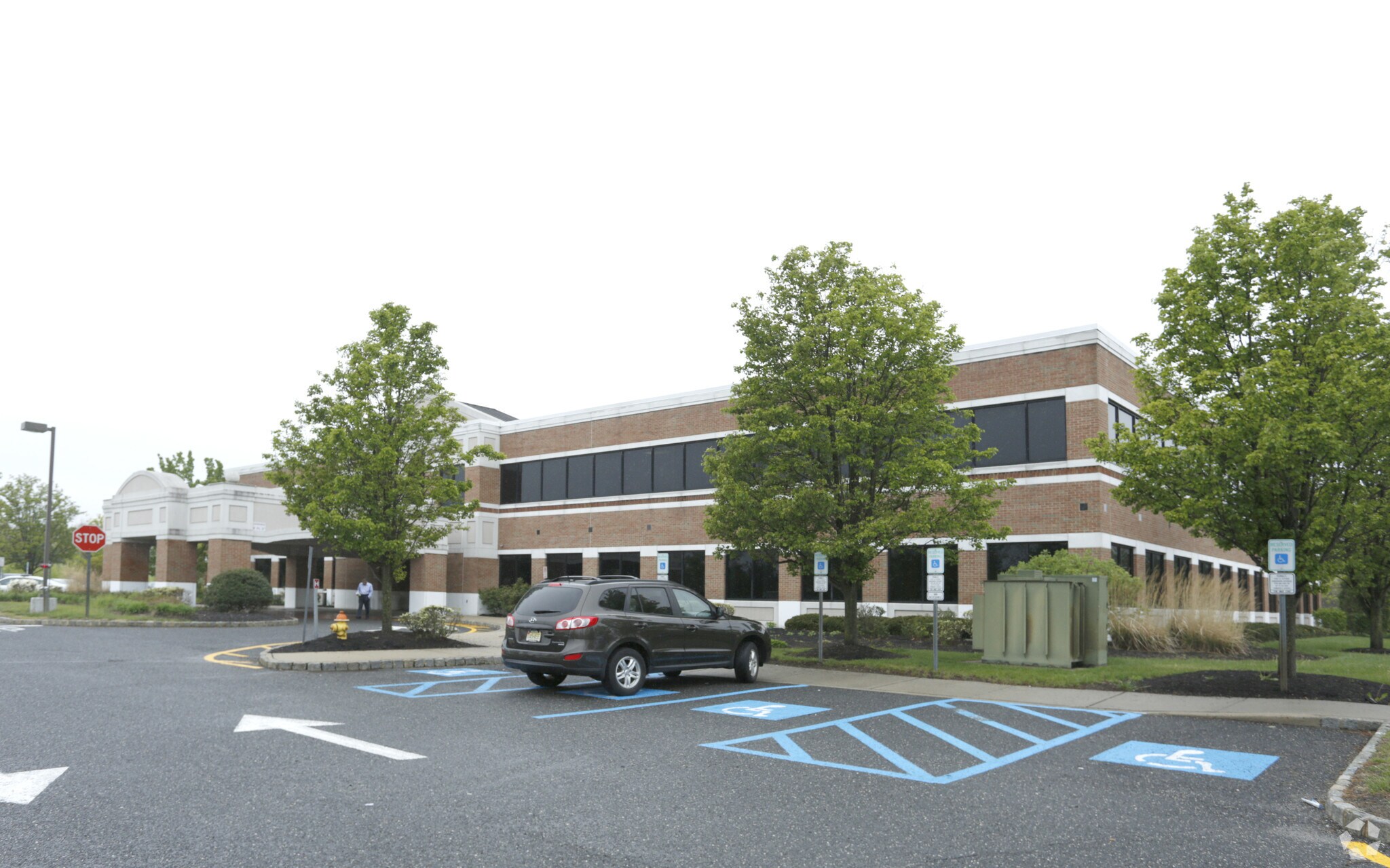 100 Commons Way, Holmdel, NJ for Rent