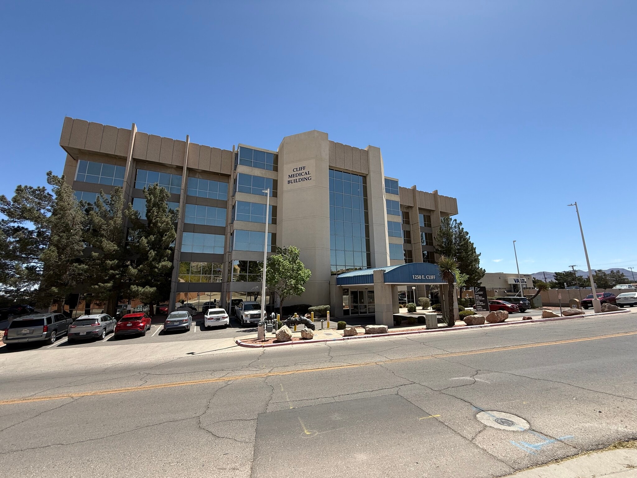 1250 E Cliff Dr, El Paso, TX for Rent