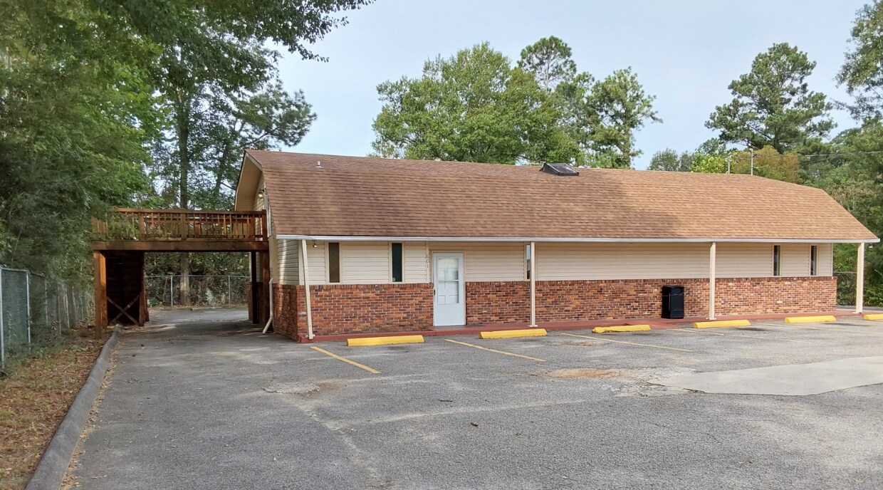 601 N Main St, Swainsboro, GA for Sale