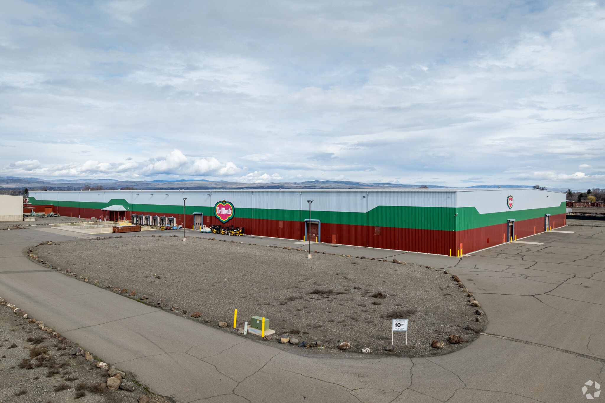 49 E 3rd Ave, Toppenish, WA for Sale