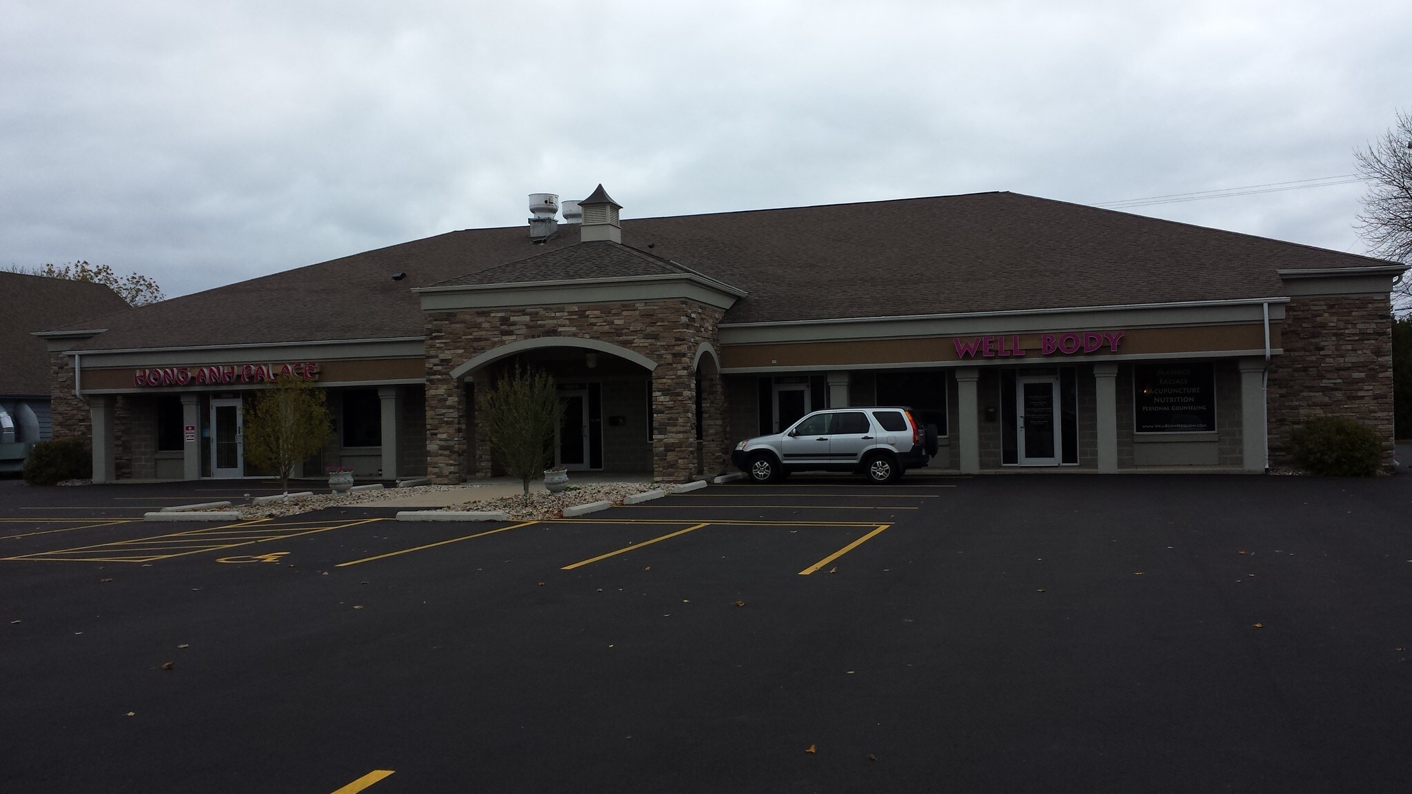 10040-10046 N Port Washington Rd, Mequon, WI for Rent