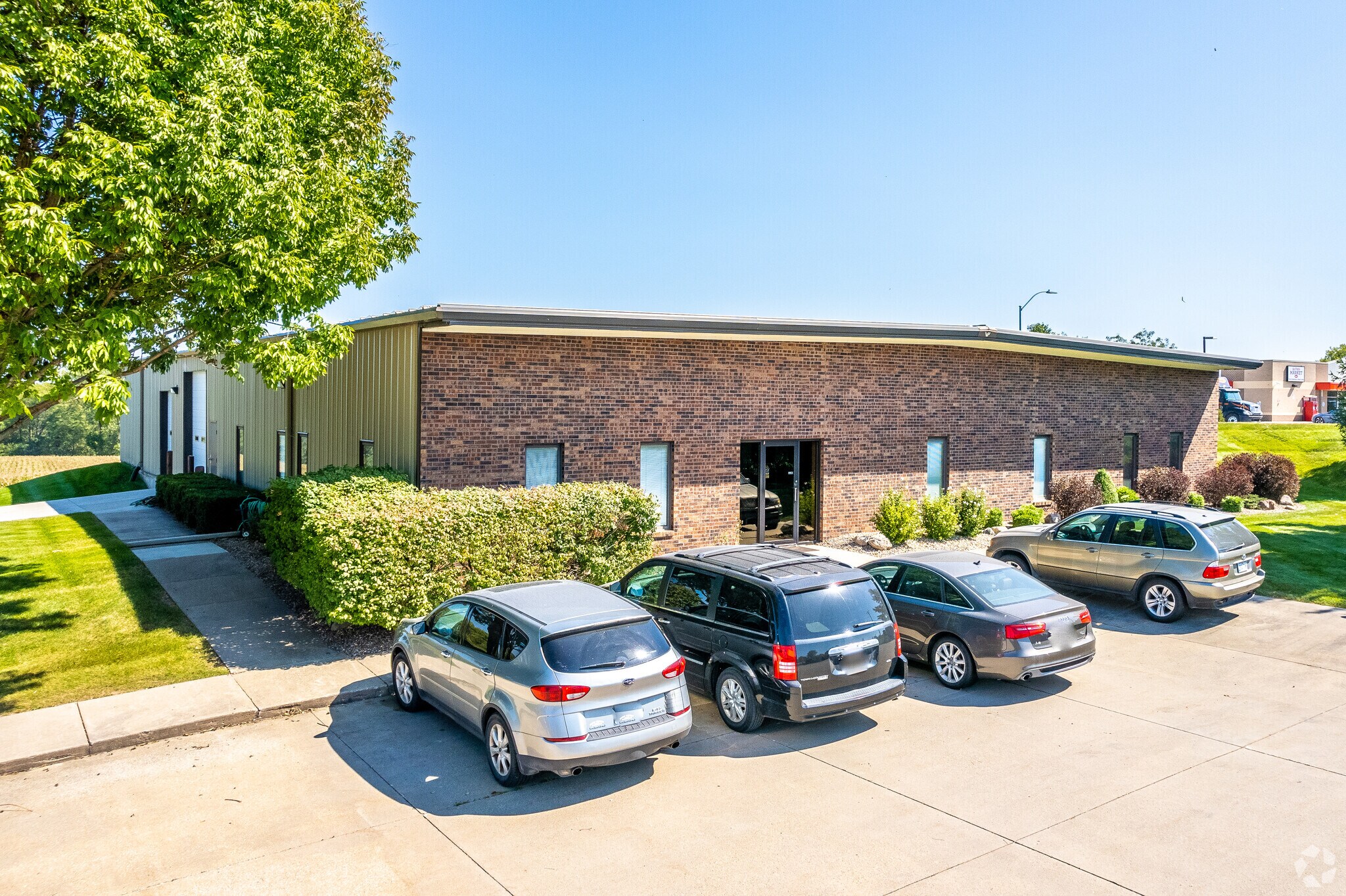 3260 Ute Ave Waukee, IA 50263 Flex Property for Lease on