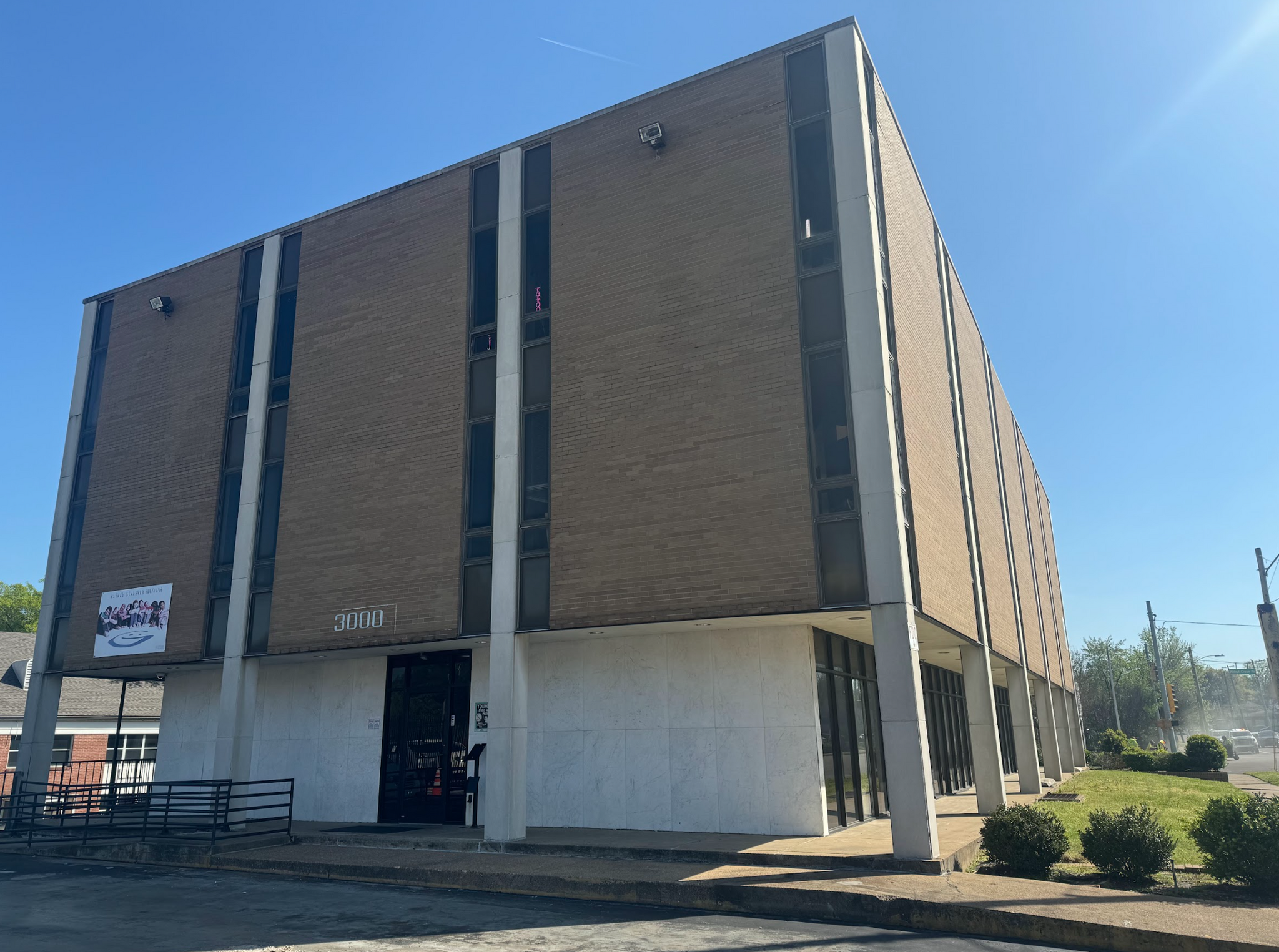 3000 Walnut Grove Rd, Memphis, TN for Sale