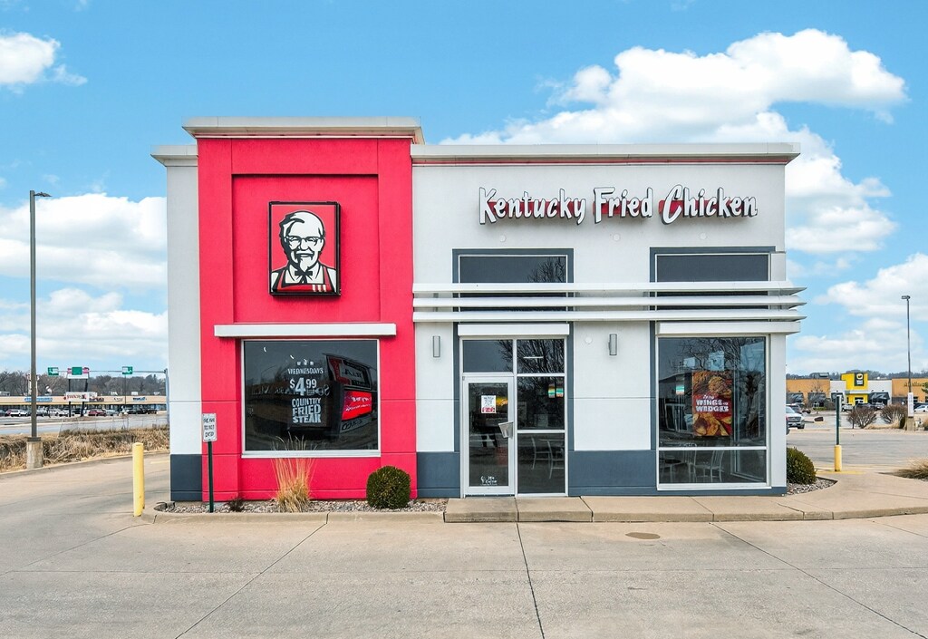 4440 16th St, Moline, IL for Sale