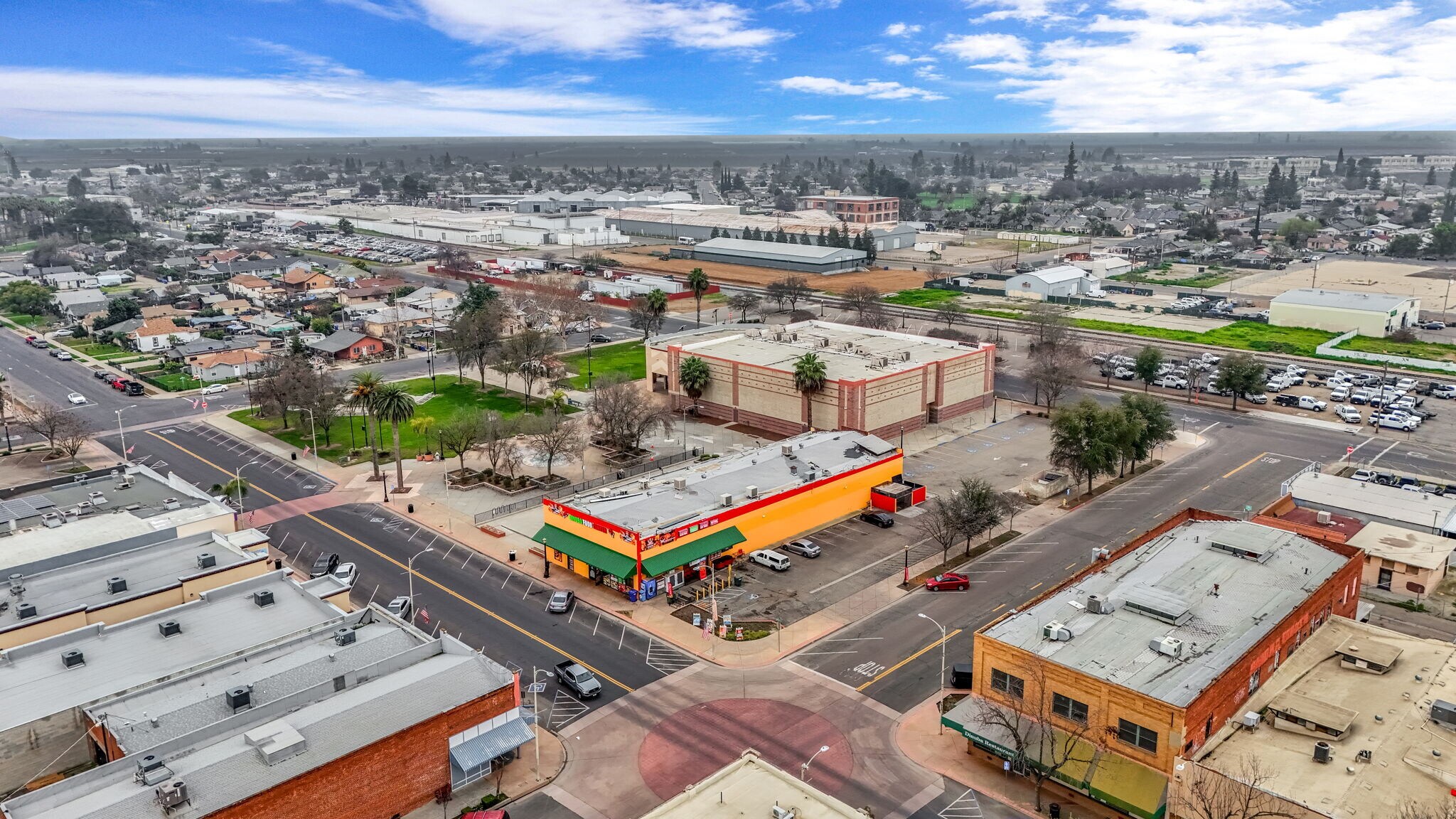217 S L St, Dinuba, CA for Sale