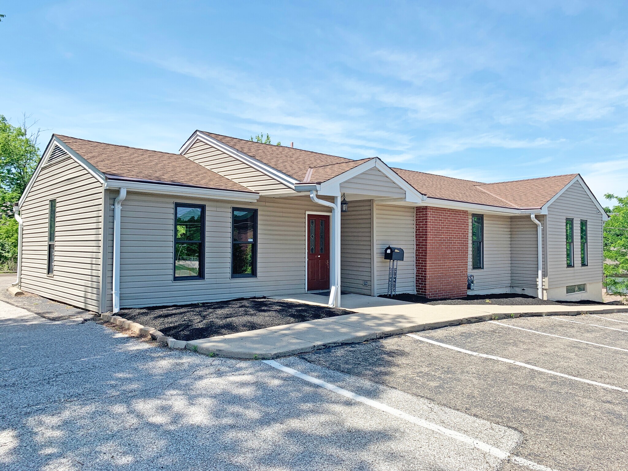 10587 Montgomery Rd, Cincinnati, OH for Rent