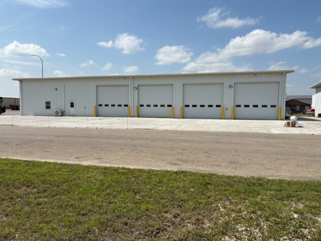 422 E 10th Ave, Williston, ND for Rent