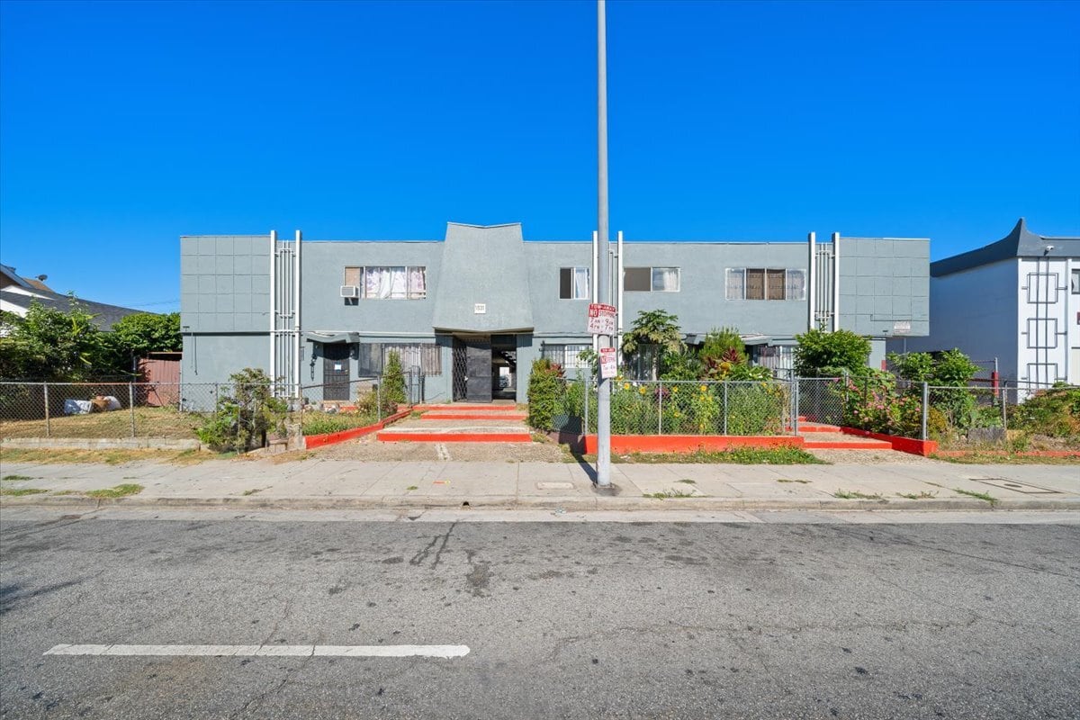 1531 S Arlington Ave, Los Angeles, CA for Sale