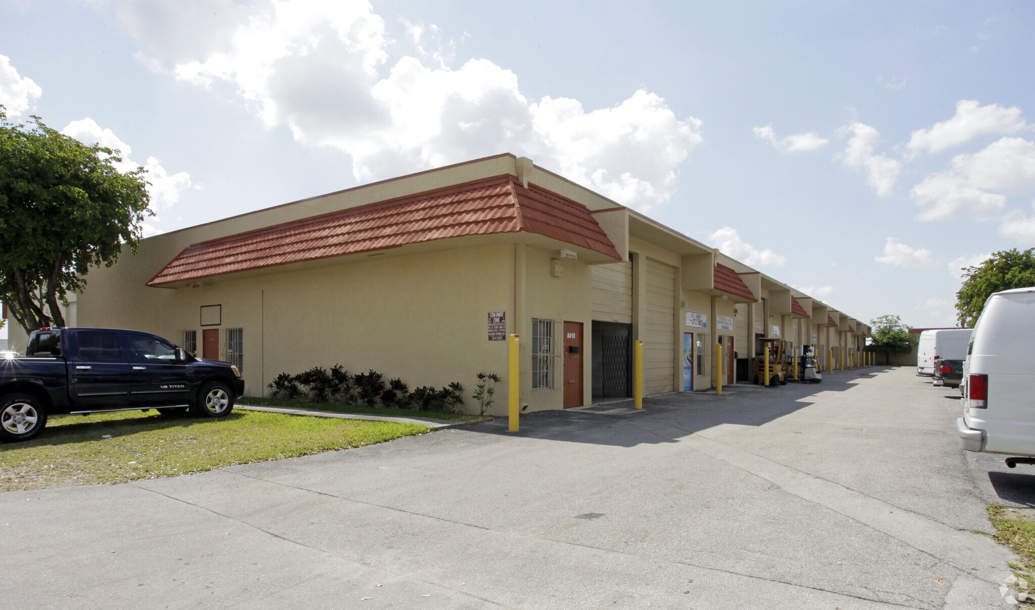 8410-8432 NW 61st St, Miami, FL for Rent