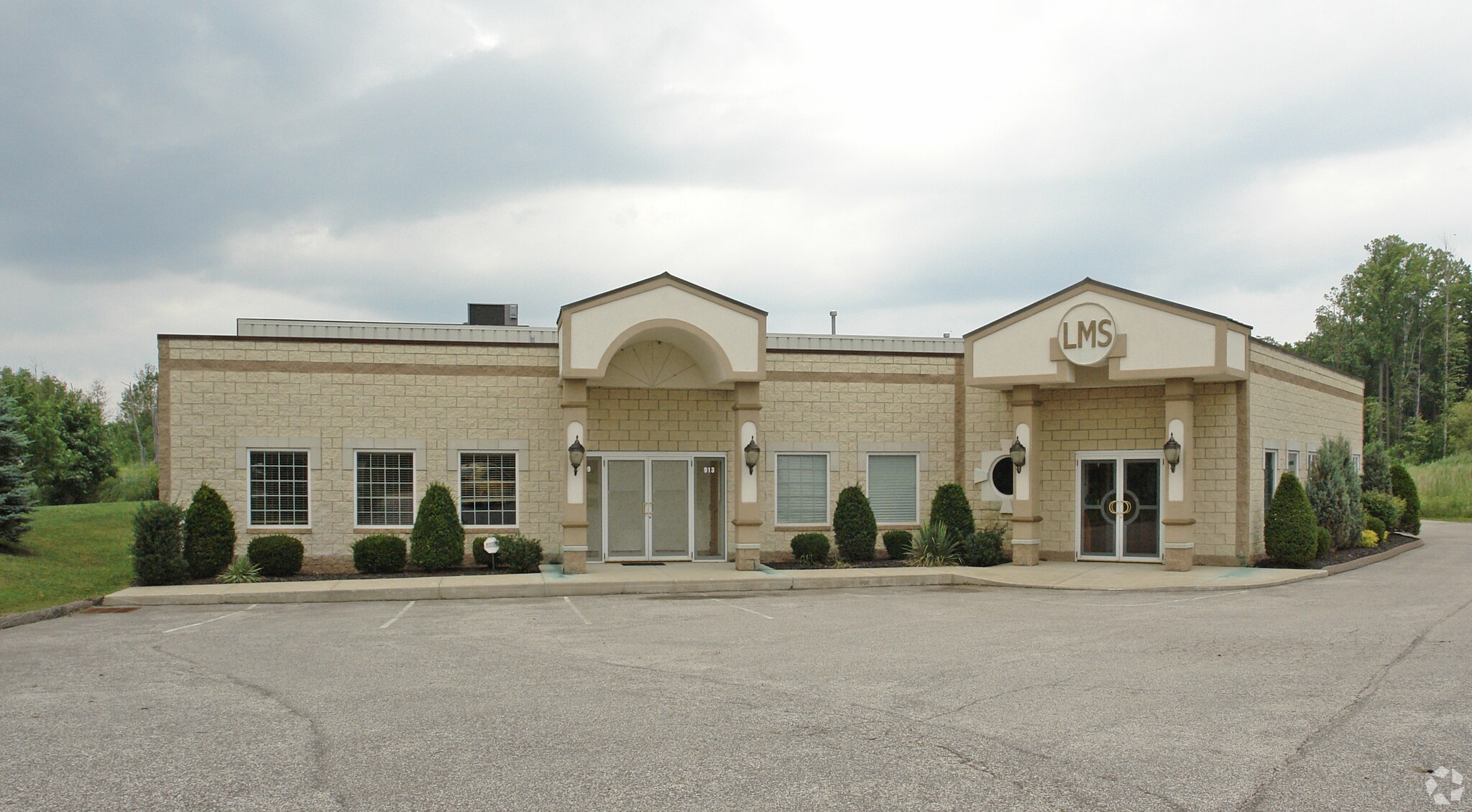 909-915 Callendar Blvd, Painesville, OH for Rent