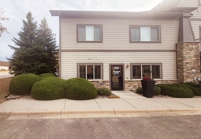 558-572 Bavaria Ln S, Chaska, MN for Rent