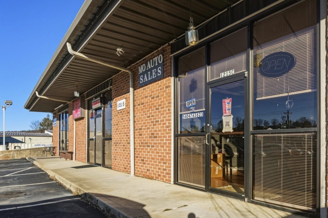 1215 Greenville Ave, Staunton, VA for Rent