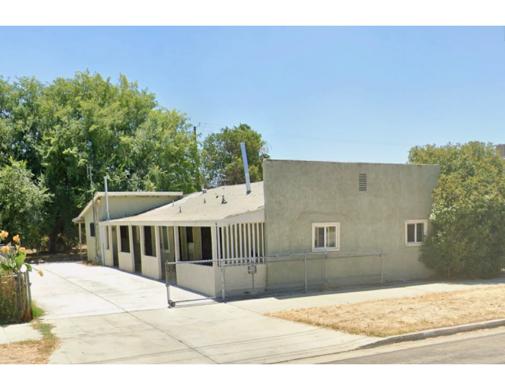 321 W Minarets Ave, Fresno, CA for Sale