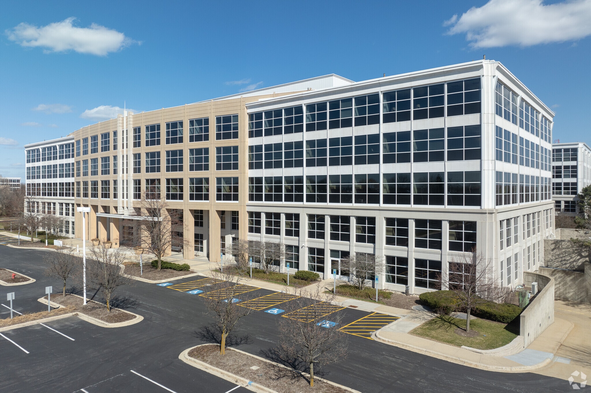 4 Parkway Blvd N, Deerfield, IL for Rent
