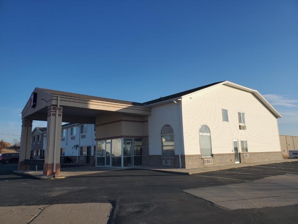 402 N 12th St, Tecumseh, NE for Sale