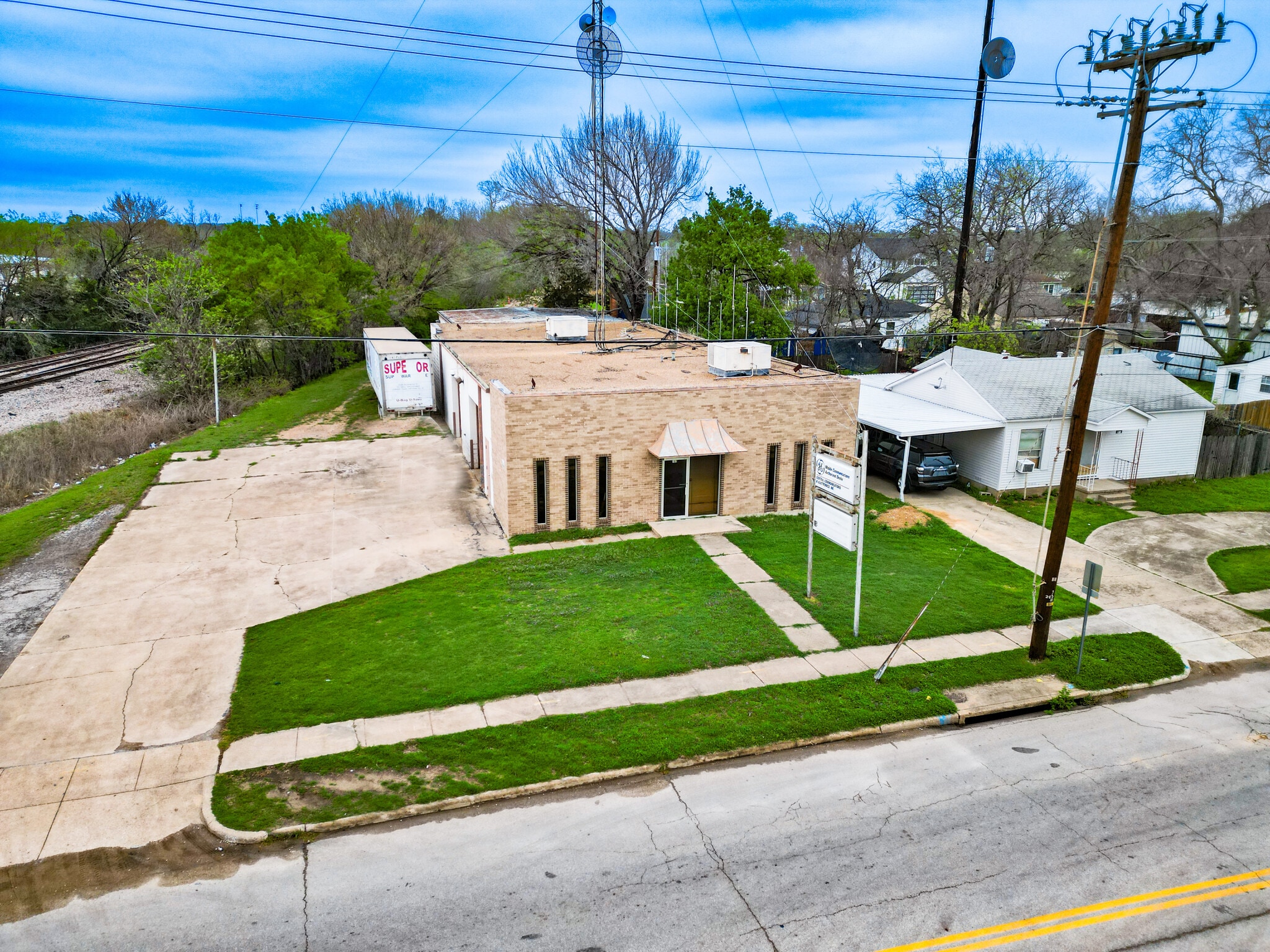 103 E Pioneer Dr, Irving, TX for Rent