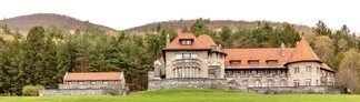 982 Mansion Dr  