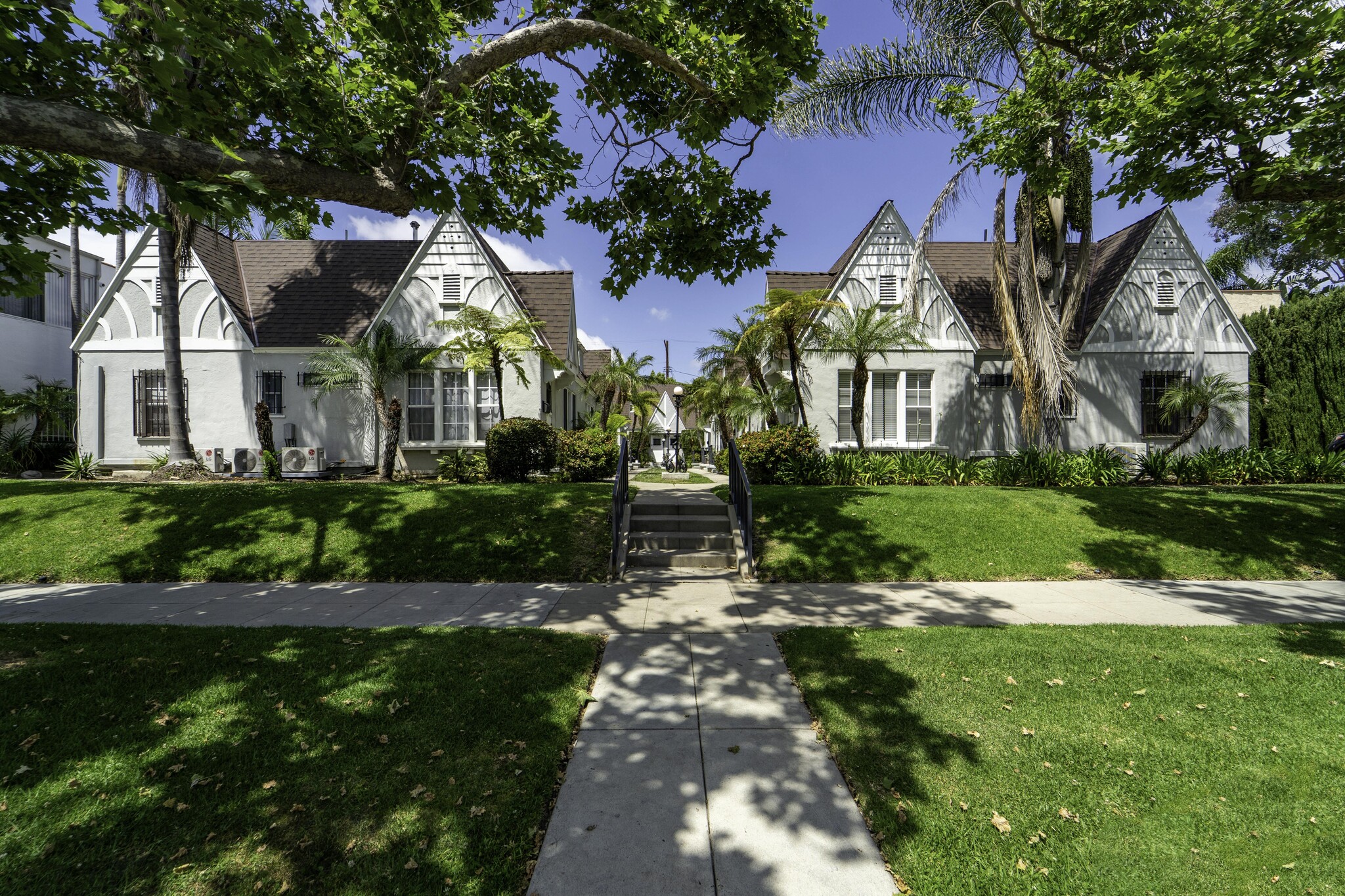 537-545 1/2 N Orange Dr, Los Angeles, CA for Sale