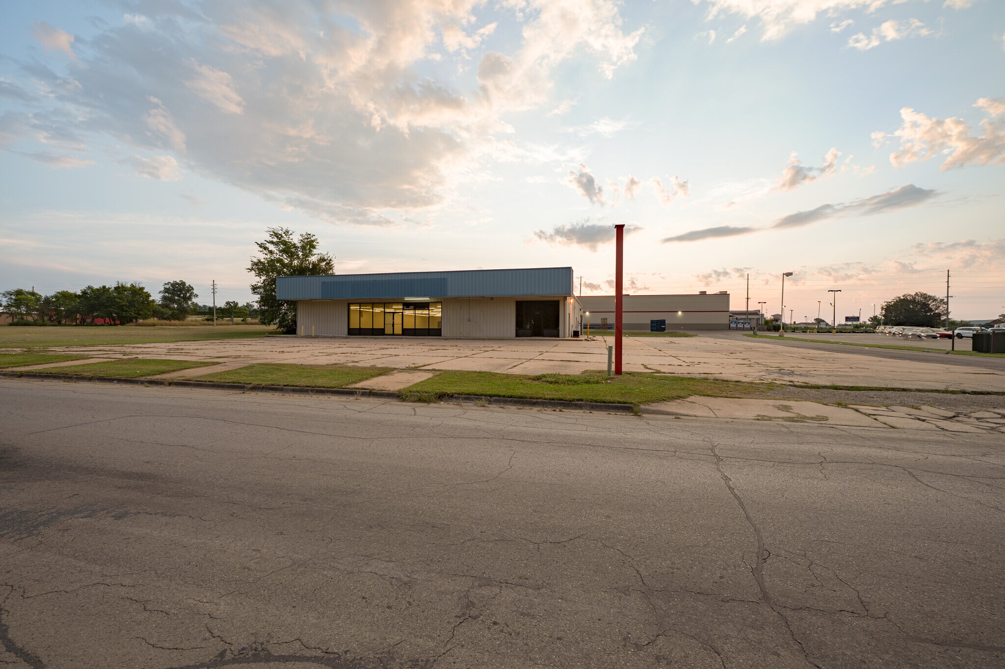 901 Lewark St, Coffeyville, KS for Sale
