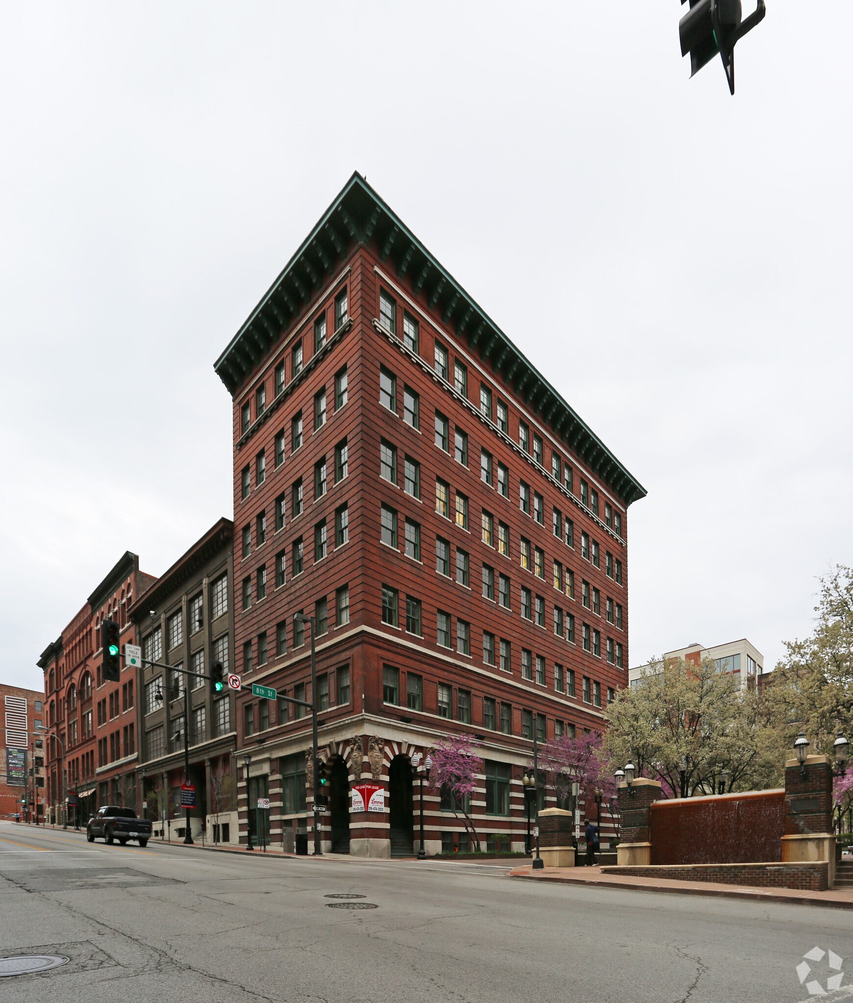 802 Broadway Blvd Kansas City, MO 64105 MultiFamily Property for