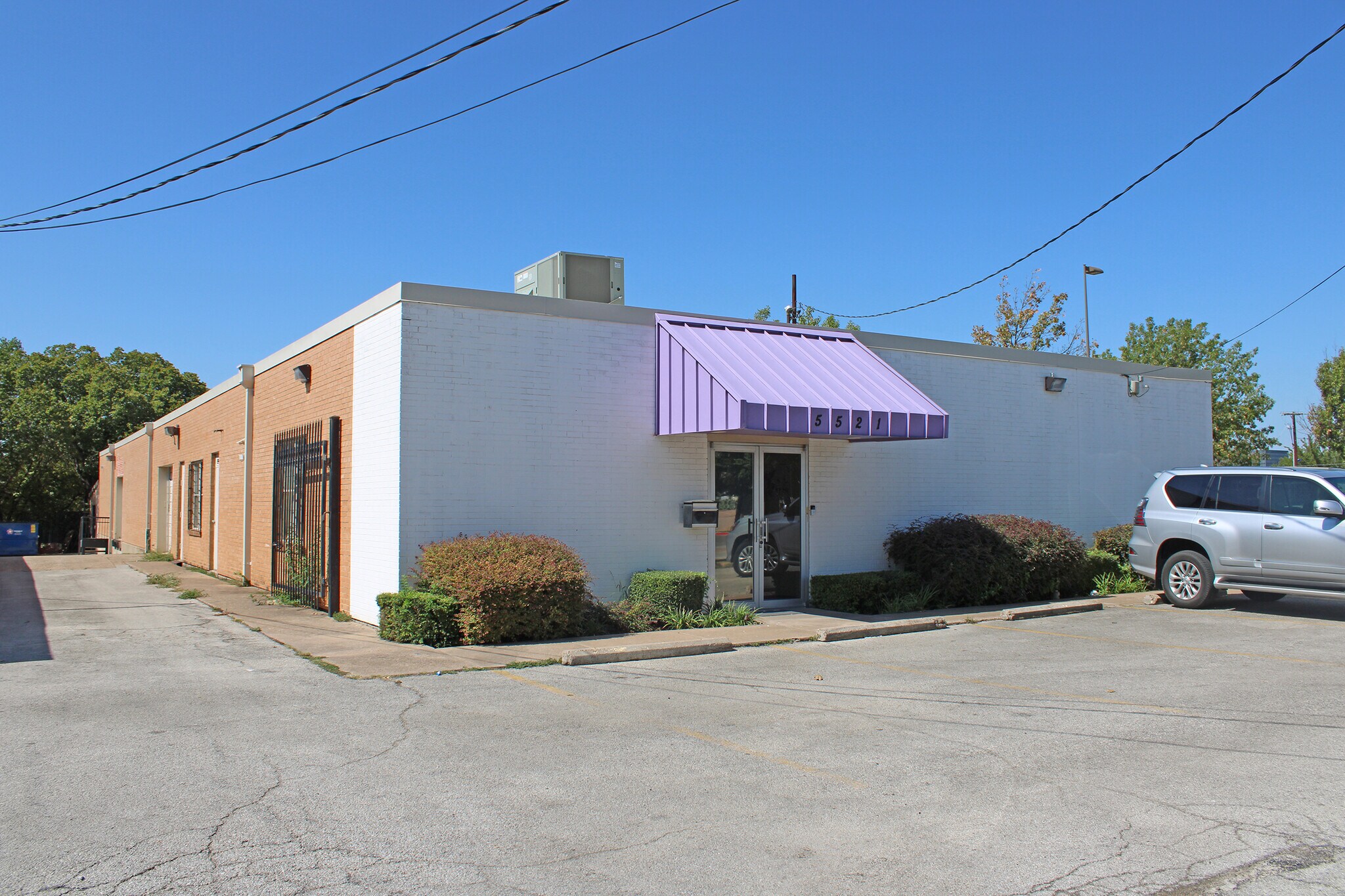 5521 Maple Ave, Dallas, TX for Rent