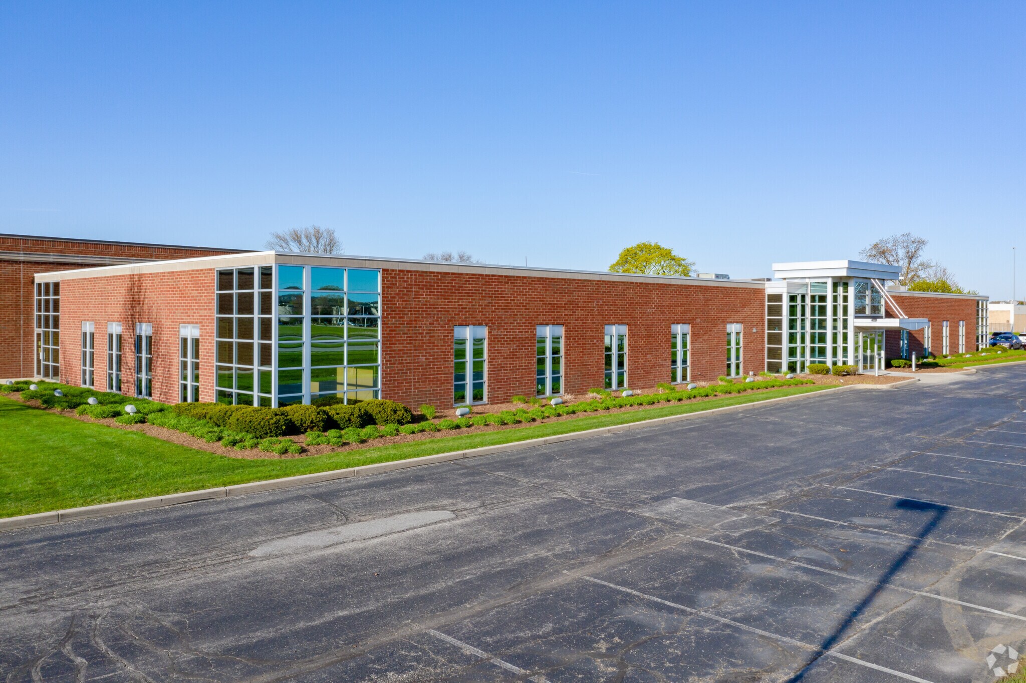 N88 W13901 Main St, Menomonee Falls, WI for Rent