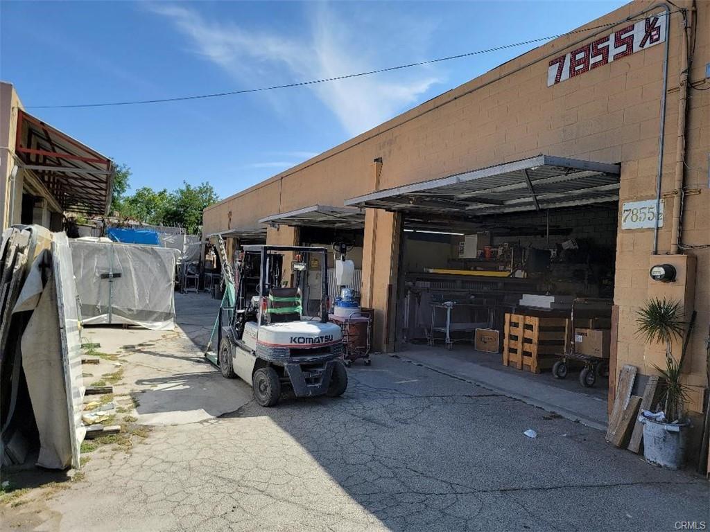 7853-7855 Burnet Ave, Van Nuys, CA for Rent